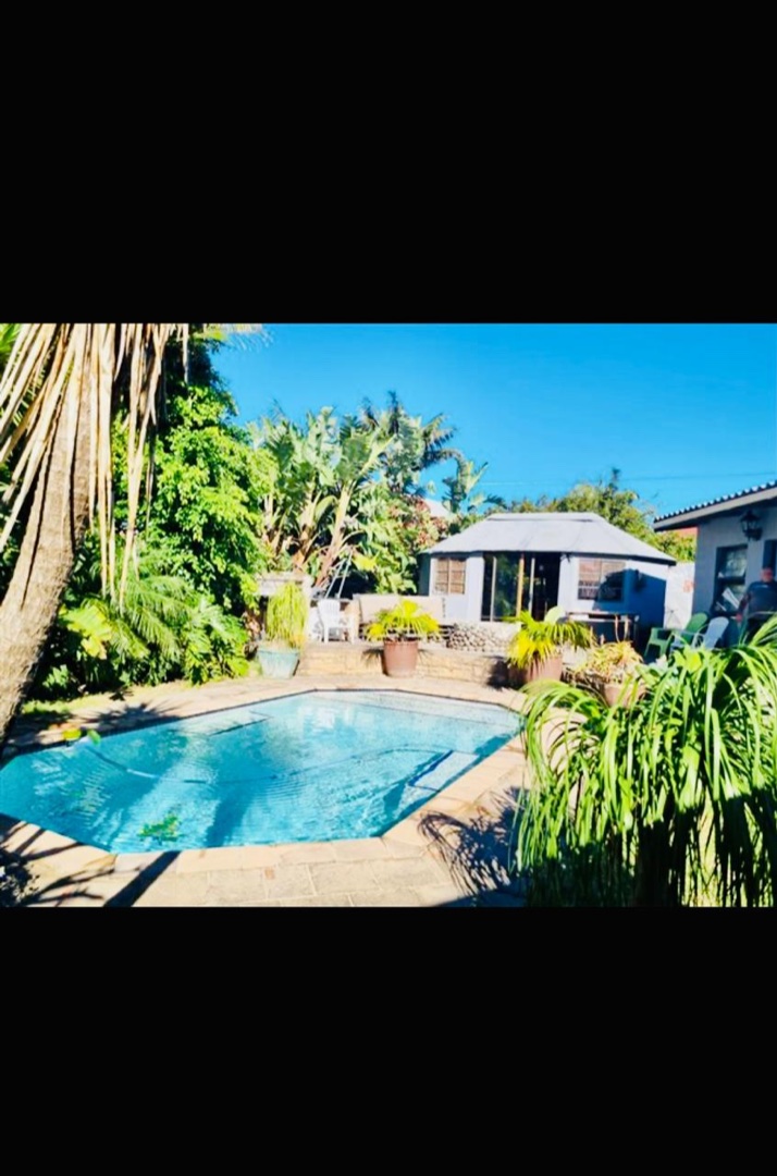 6 Bedroom Property for Sale in Gonubie Eastern Cape